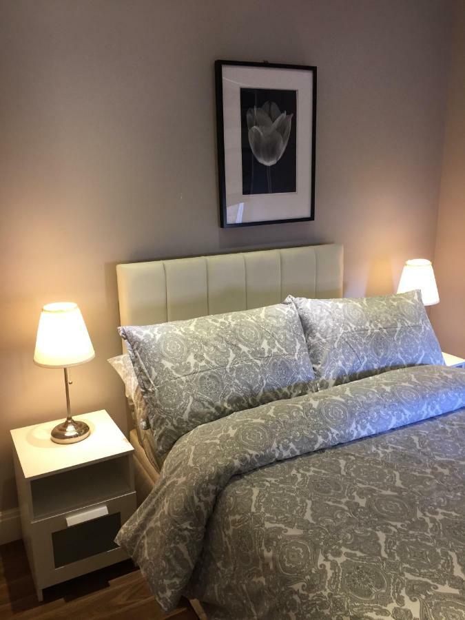 런던 Stunning 2 Bed Flat Shepherds Bush 아파트 외부 사진